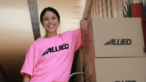 Allied Van Lines employee in pink shirt