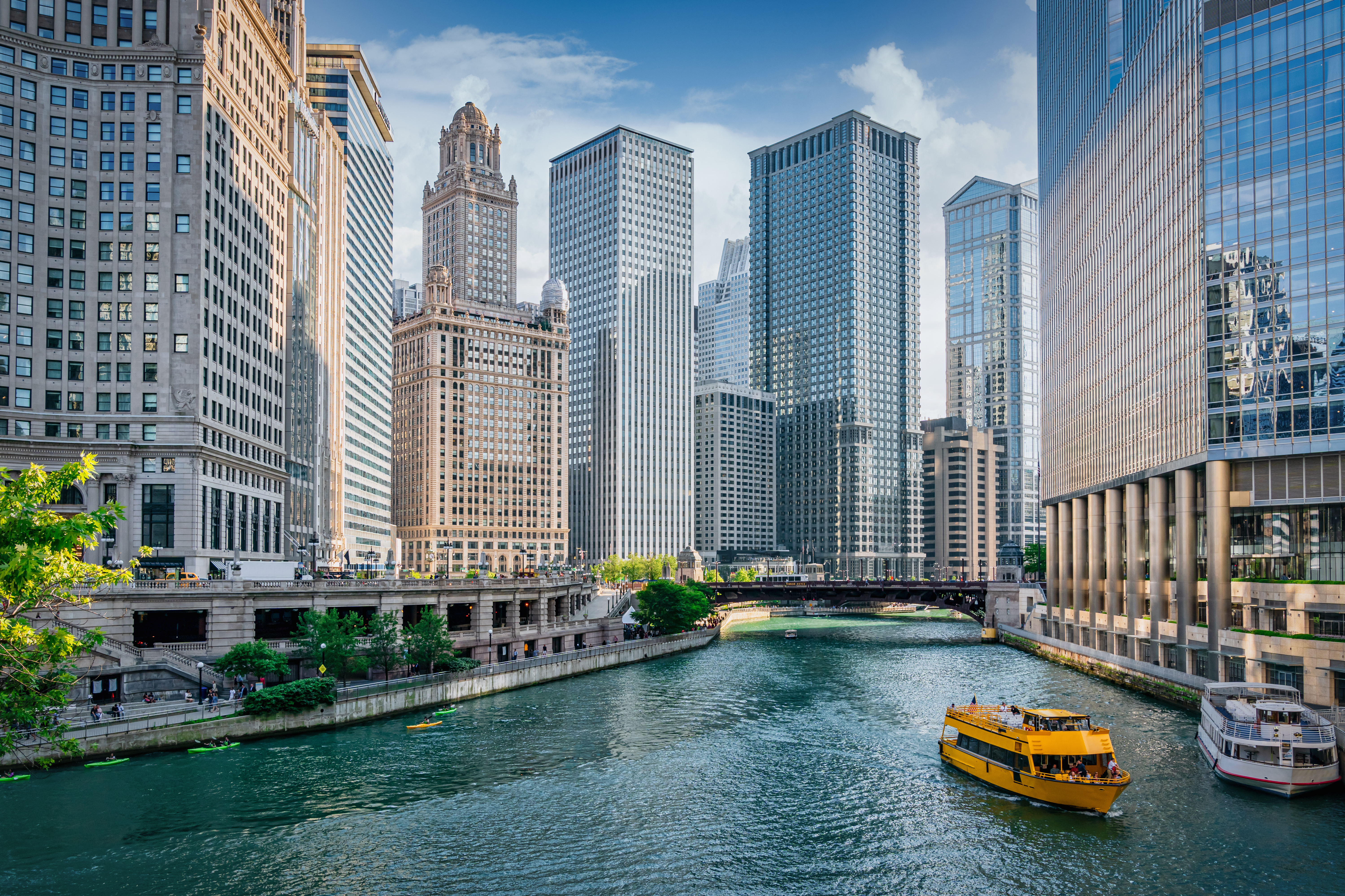 chicago-illinois Chicago River Cityscape Water Taxi Tourboat Cruising in Summer