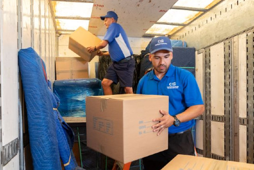 truck-packing-500x33460831bce-203a-40cc-8bec-e4bb1ff5e332 North American Van Lines employees